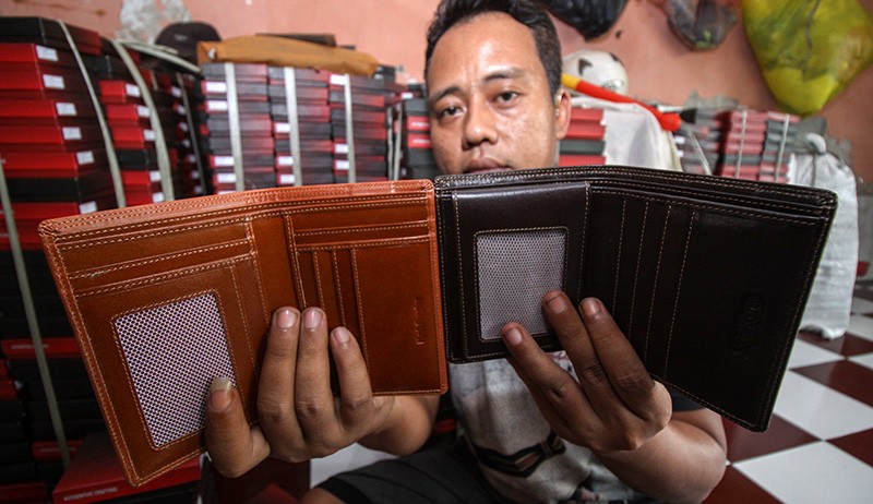 Kerajin Dompet Kulit Mulai Bangkit - Bagian 2
