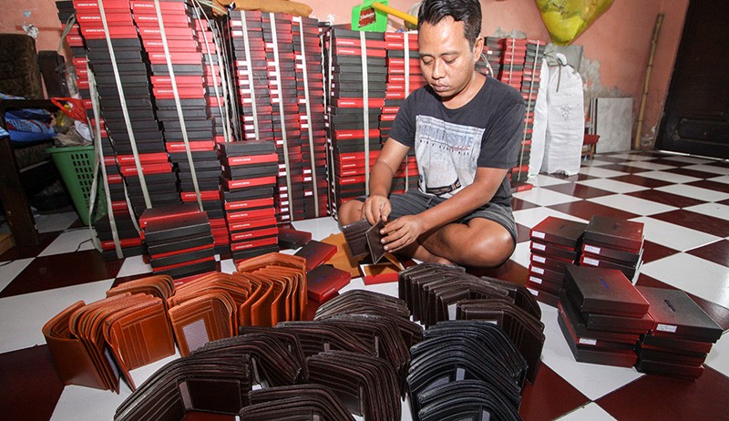 Kerajin Dompet Kulit Mulai Bangkit - Bagian 1
