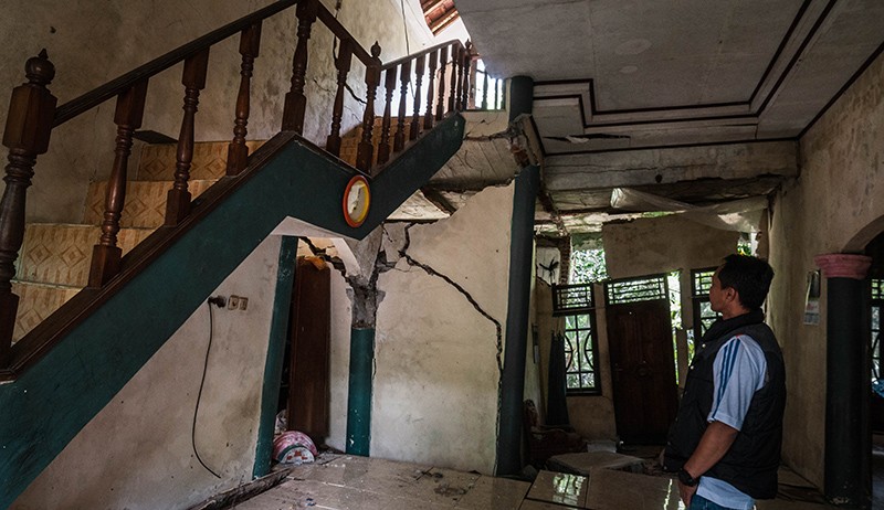 Penampakan Rumah-Rumah Hancur akibat Pergerakan Tanah di Desa Cikotok Lebak - Bagian 3