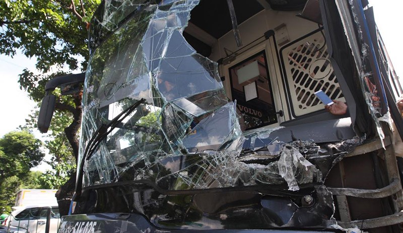 Penampakan Pos Polisi PGC Cililitan Hancur Ditabrak Bus TransJakarta - Bagian 4