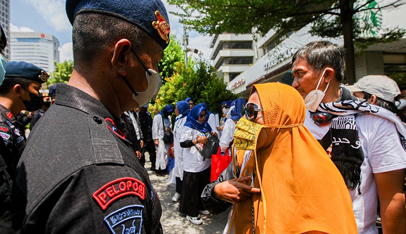 TNI-Polri Bubarkan Aksi Reuni 212 - Bagian 4