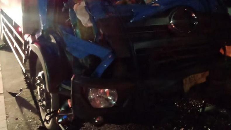 Kecelakaan Truk Tabrak Bus Mogok di Pintu Keluar Tol Teluk Mengkudu, 1 Tewas 3 Luka