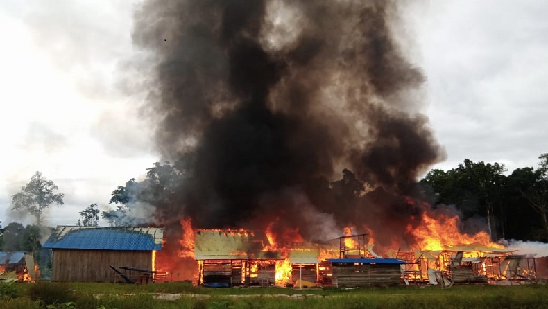 KKB Bakar Camp Perusahaan Kayu di Maybrat, Kendaraan dan Alat Berat Ludes Dilahap Api
