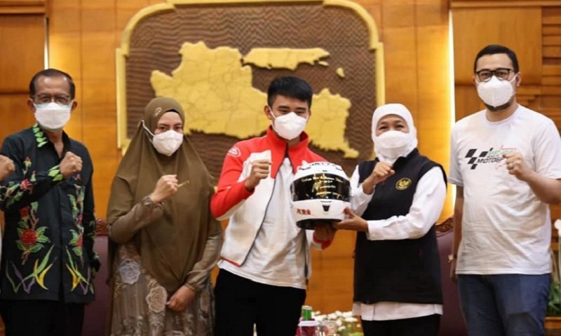 Bertemu Khofifah, Pembalap Moto3 Mario Ingin Ada Sirkuit untuk Anak Muda di Jatim