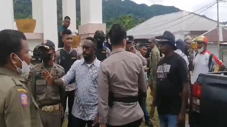 Warga Kaimana Demo Minta Sekda Diisi Orang Asli Papua