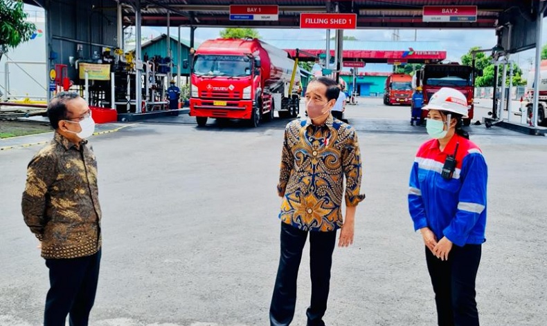 Jokowi Tiba-Tiba Datangi Terminal BBM Denpasar : Bagaimana Stok?