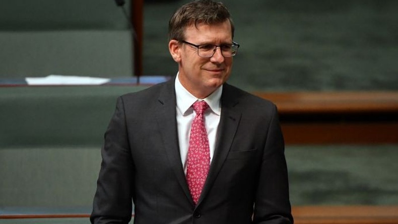 Cuma karena Dituduh Aniaya Pacar, Menteri Pendidikan Australia Diberhentikan