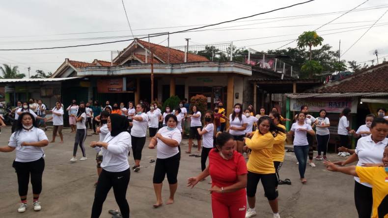 title Peringatan Hari AIDS Sedunia, Pemandu Karaoke di Semarang Senam Sehat Peringatan Hari AIDS Sedunia, Pemandu Karaoke di Semarang Senam Sehat