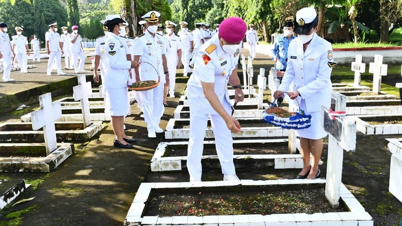Sambut Hari Armada, Danlantamal VIII Pimpin Ziarah di TMP Kairagi Manado