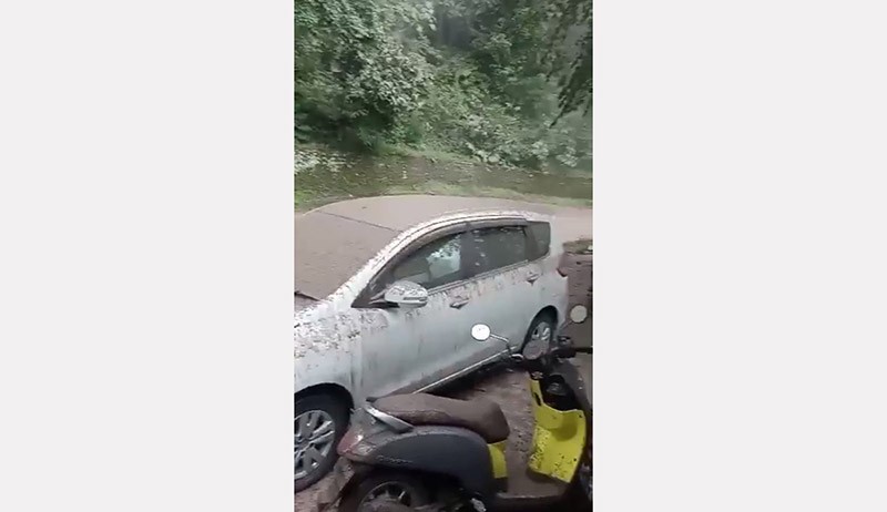 Penampakan Hujan Abu Vulkanik akibat Gunung Semeru Meletus - Bagian 2