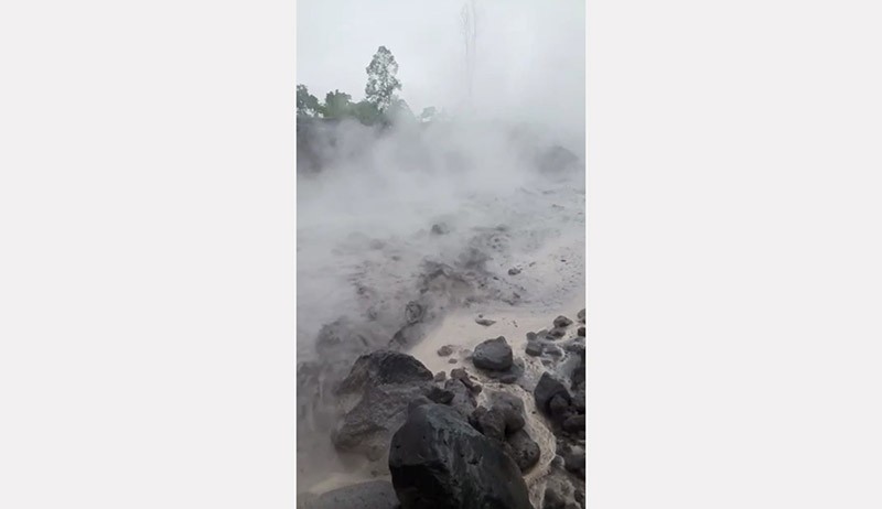 Foto-Foto Lahar Dingin Terjang Lumajang akibat Gunung Semeru Meletus - Bagian 1