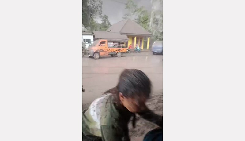 Foto-Foto Lahar Dingin Terjang Lumajang akibat Gunung Semeru Meletus - Bagian 3