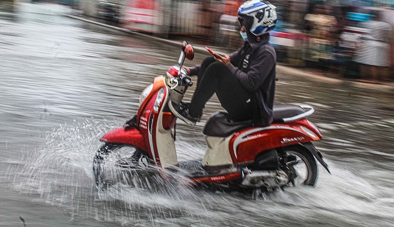 Banjir Rob Rendam Permukiman Lodan Raya, Mayoritas Warga Pilih Bertahan di Rumah - Bagian 4
