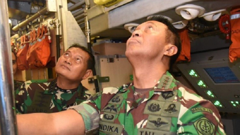Momen Panglima TNI Bersama KSAL Tampak Akrab di KRI Bima Suci dan Kapal Selam Ardadedali