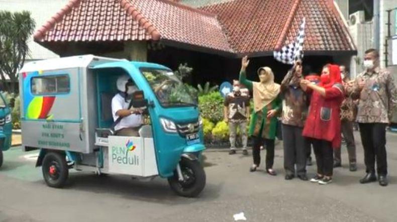 15 Perempuan Wirausaha Dapat Bantuan Motor Listrik dari PLN 