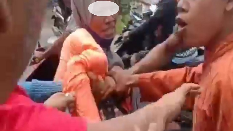 Ibu Hamil Ditangkap Warga di Tugujaya Tasikmalaya, Diduga Curi 10 Bungkus Rokok