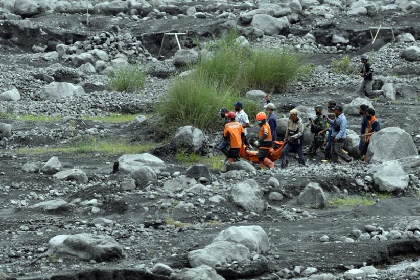 Cari Korban Letusan Semeru, Tim SAR Gabungan Susuri Desa Sumber Wuluh yang Tertutup Abu Vulkanik - Bagian 2
