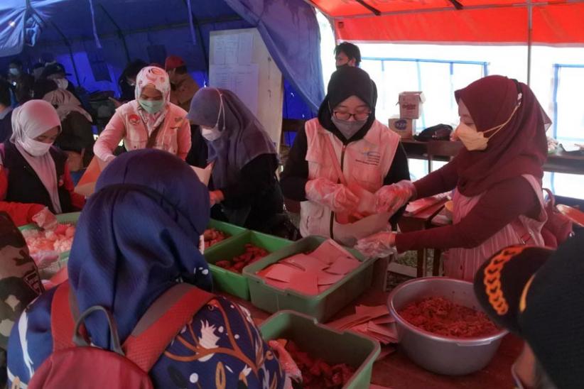  Rumah Tertimbun Abu Vulkanik Semeru, Warga Mengungsi di Balai Desa Sumberwuluh Lumajang - Bagian 4