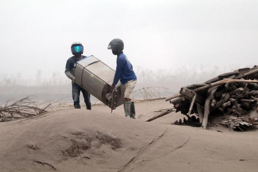 Material Letusan Gunung Semeru Ratakan Dusun Sumbersari Lumajang - Bagian 7