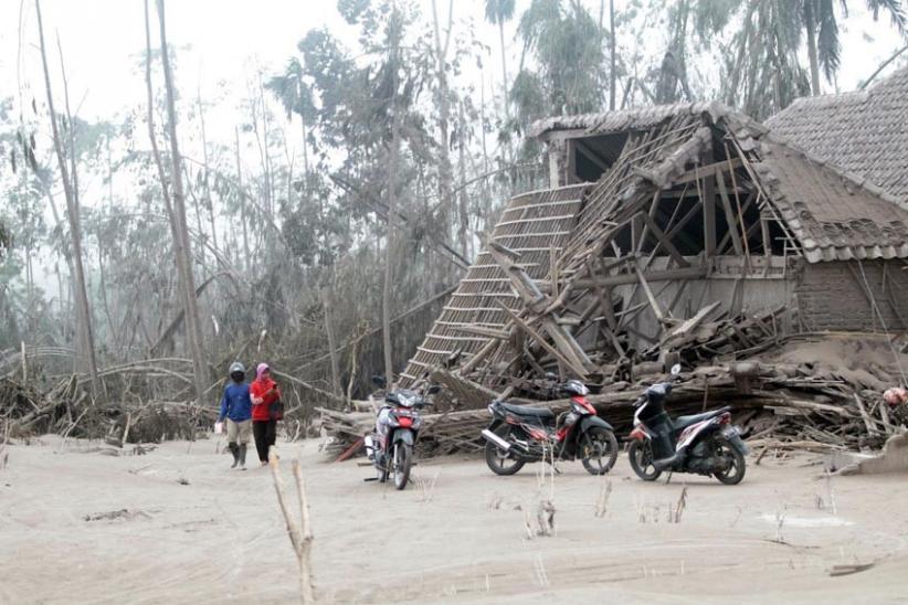Material Letusan Gunung Semeru Ratakan Dusun Sumbersari Lumajang - Bagian 2
