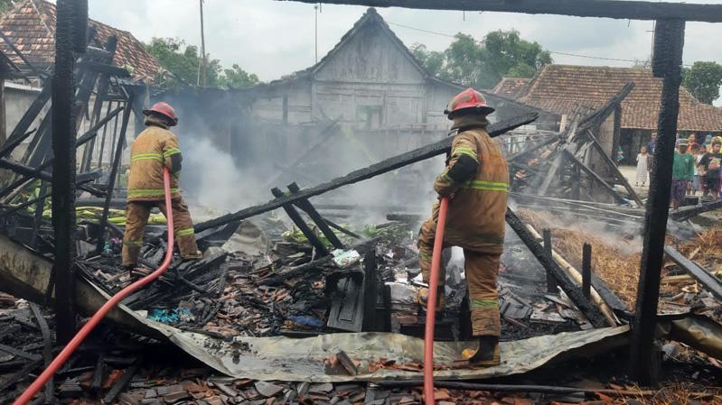 Lupa Matikan Kompor, Rumah Warga di Blora Ludes Terbakar
