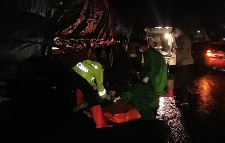 Tragis, Warga Pati Tewas Tabrak Truk Parkir di Jalur Pantura Rembang
