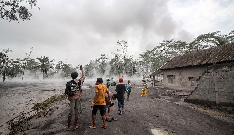 Waspada Guguran Awan Panas Gunung Semeru, Radius 5 Km Warga Dilarang Beraktivitas - Bagian 2