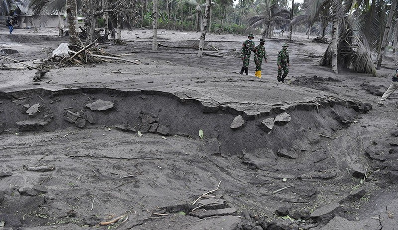 Foto dari Udara Pencarian Korban Letusan Gunung Semeru - Bagian 3