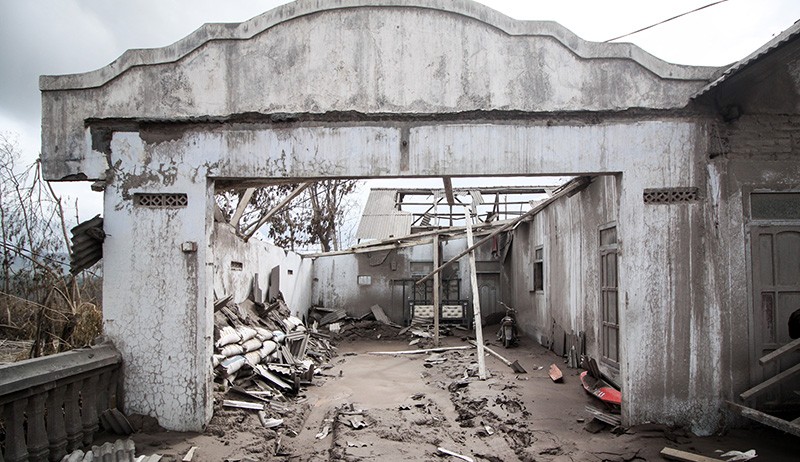 Hampir Semua Rumah Runtuh Diterjang Awan Panas, Begini Kondisi Desa Curah Kobokan - Bagian 3