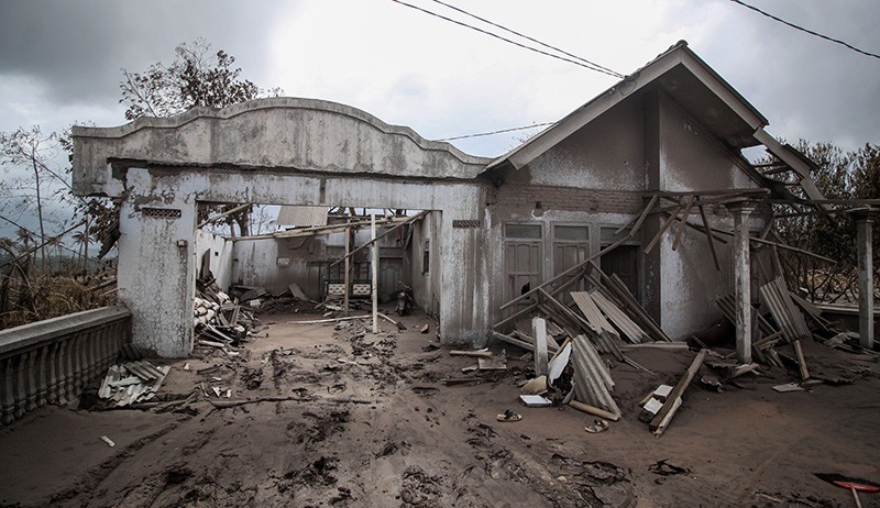 Hampir Semua Rumah Runtuh Diterjang Awan Panas, Begini Kondisi Desa Curah Kobokan - Bagian 2