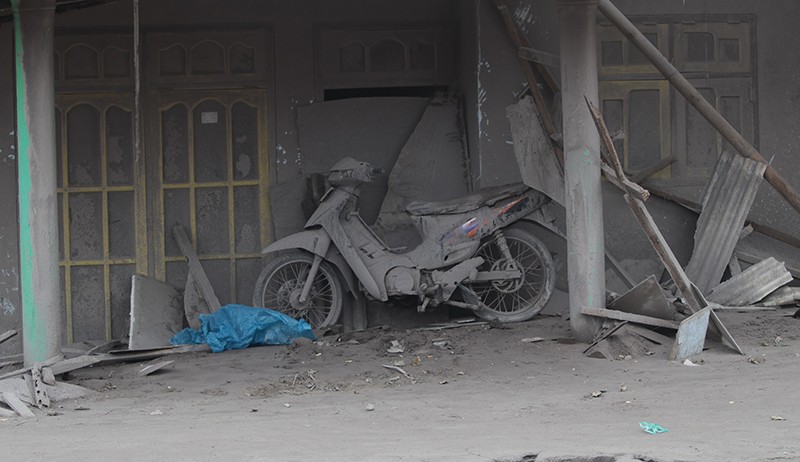 Foto Ka'bah Masih Menempel di Ruang Tamu Hancur Diterjang Letusan Gunung Semeru - Bagian 3