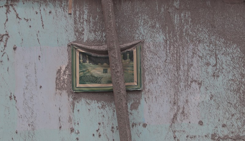 Foto Ka'bah Masih Menempel di Ruang Tamu Hancur Diterjang Letusan Gunung Semeru - Bagian 1