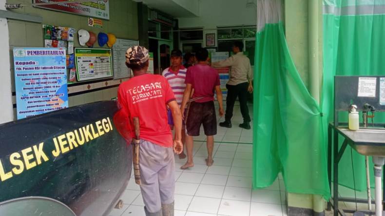 title Jatuh dari Tebing Setinggi 7 Meter, Pria Asal Banjarnegara Tewas Jatuh dari Tebing Setinggi 7 Meter, Pria Asal Banjarnegara Tewas