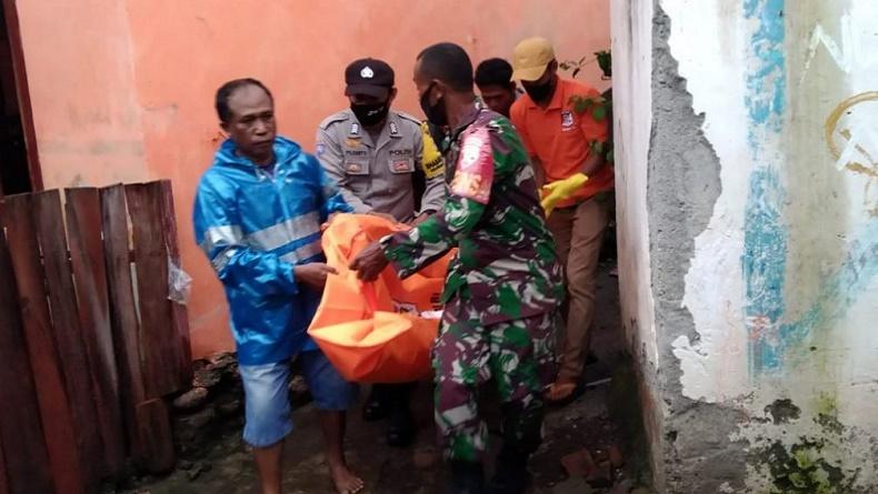Pulang Liburan, Suami Istri Kaget Temukan Orang Tua Meninggal dalam Kamar Mandi