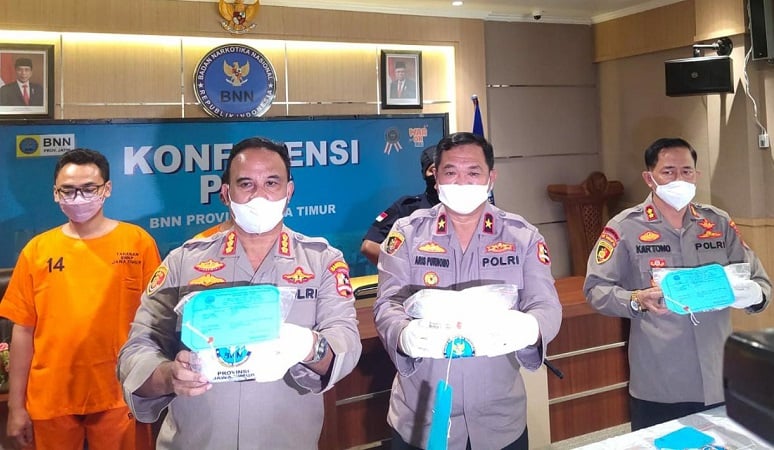BNNP Jatim Gagalkan Penyelundupan 2,9 Kg Sabu Asal Jakarta, 2 Kurir Ditangkap