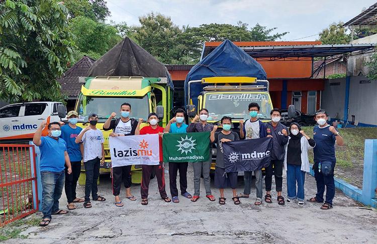 UMY Kirim Relawan Bantu Korban Erupsi Semeru di Lumajang