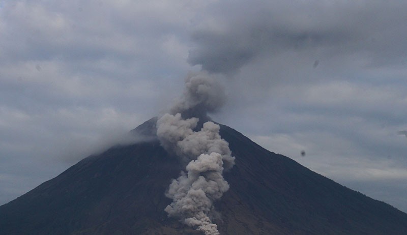 Waspada Awan Panas Gunung Semeru, Radius 1 Km Dilarang Beraktivitas - Bagian 2