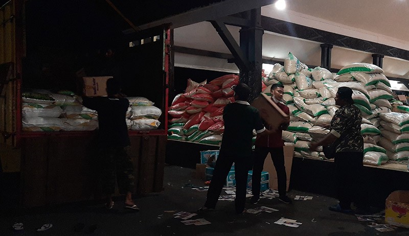 Bantuan untuk Korban Letusan Gunung Semeru Berdatangan - Bagian 1