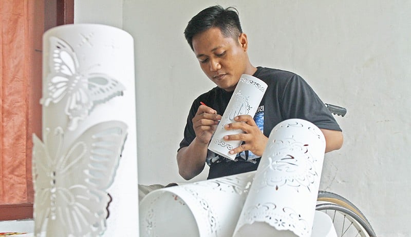Penyandang Disabilitas Ini Mampu Produksi 60 Lampion per Bulan - Bagian 2