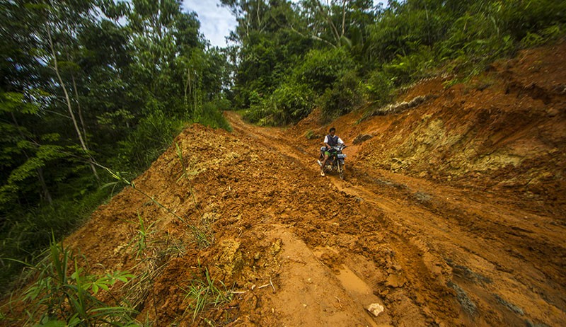 Pemerintah Daerah Dinilai Lamban Tangani Jalan Longsor di Hulu Sungai Tengah - Bagian 2