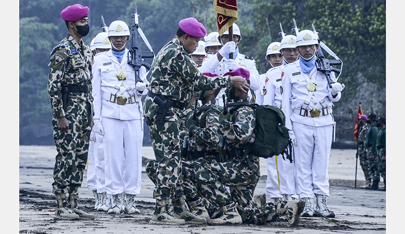 Upacara Pembaretan Prajurit Korps Marinir TNI AL di Pantai Baruna Kondang Iwak - Bagian 2