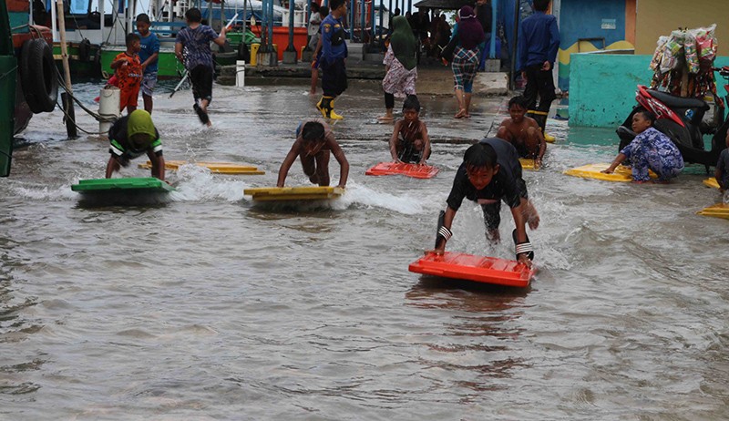 Pulau Panggang Terendam Banjir Rob - Bagian 4