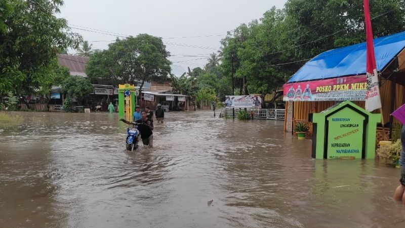 Andi Sudirman Sulaiman: BPBD Bagikan Bantuan untuk Korban Banjir Bandang di Soppeng