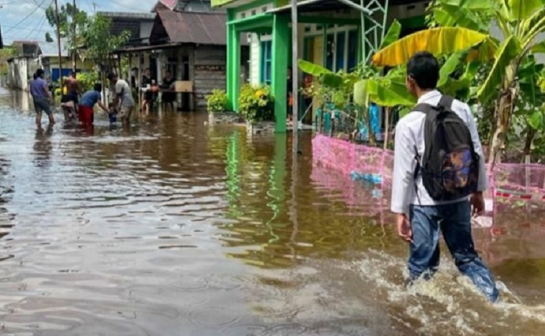 Sungai Kapuas Meluap akibat Air Pasang, Rumah Warga Pontianak Kebanjiran 5-10 Cm