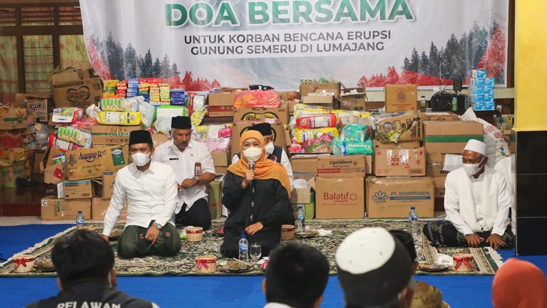 title Gelar Doa Bersama, Khofifah Minta Korban Erupsi Gunung Semeru Sabar Tinggal di Pengungsian Gelar Doa Bersama, Khofifah Minta Korban Erupsi Gunung Semeru Sabar Tinggal di Pengungsian