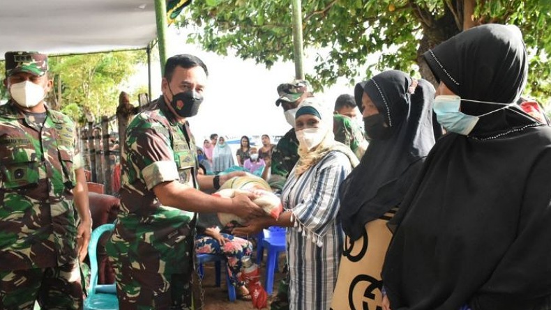 Kodam XIII Merdeka Gelar Baksos di Pulau Bunaken, Bagikan 1.000 Karung Beras 
