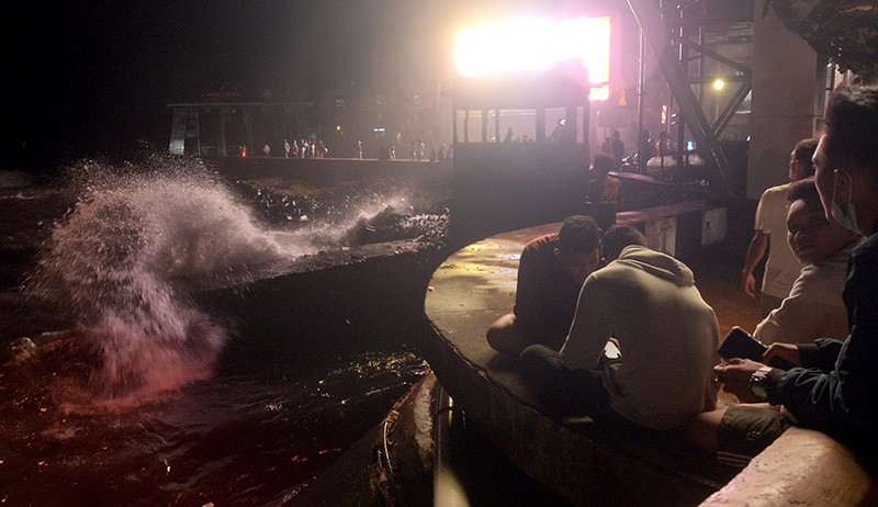 Gelombang Tinggi hingga 4 Meter Berpeluang Terjadi di Pesisir Sulawesi Utara - Bagian 1