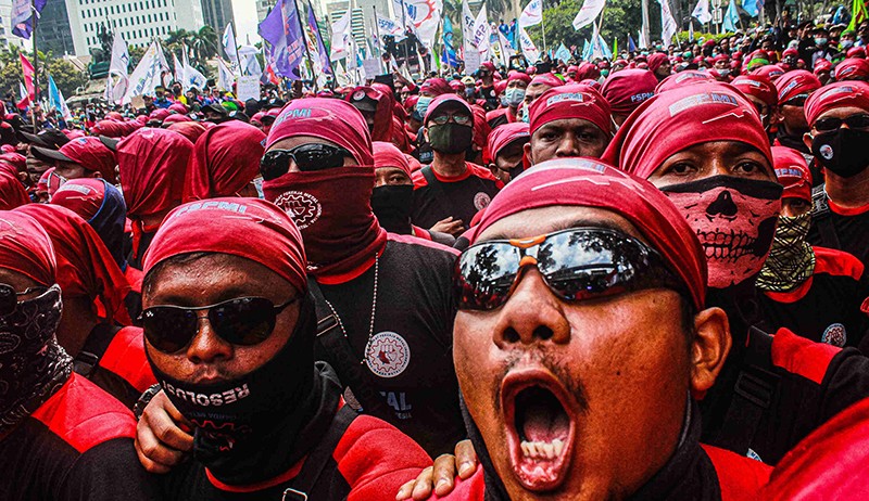 UMP Tahun 2022 Dinilai Rendah, Puluhan Ribu Buruh Kompak Unjuk Rasa - Bagian 2