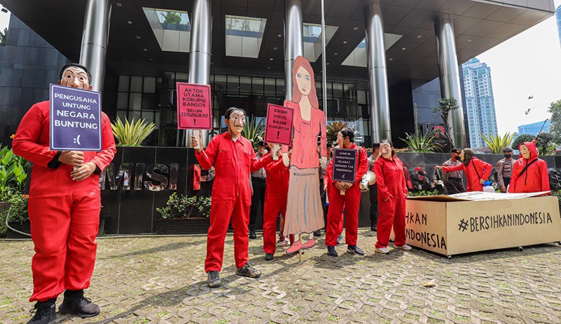 Aksi Geng Money Heist Datangi KPK Bawa Cairan Pembersih Tangan dari Korupsi - Bagian 2