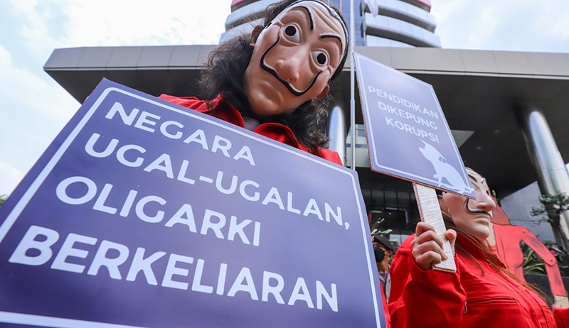 Aksi Geng Money Heist Datangi KPK Bawa Cairan Pembersih Tangan dari Korupsi - Bagian 5